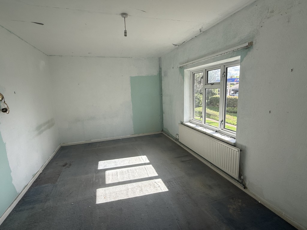 Lot: 136 - BLOCK OF FLATS FOR IMPROVEMENT ON 0.51 ACRE PLOT AND POTENTIAL FOR DEVELOPMENT - Bedroom 1 - Flat 22